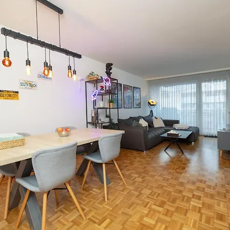 Bright Urban Retreat With Balcony, Workspace, Parking 公寓 苏黎世
