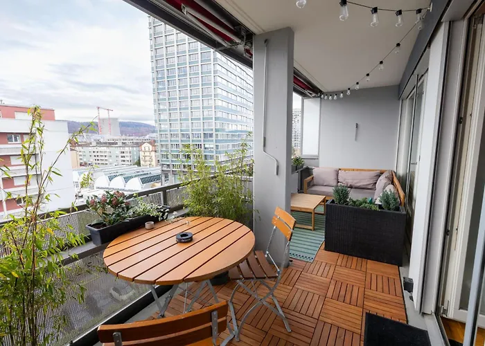 Bright Urban Retreat With Balcony, Workspace, Parking * 苏黎世