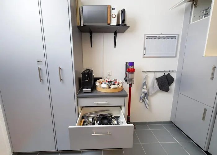 公寓 Bright Urban Retreat With Balcony, Workspace, Parking 苏黎世