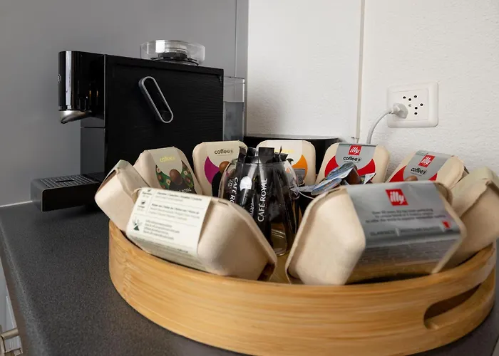 Lägenhet Bright Urban Retreat With Balcony, Workspace, Parking *