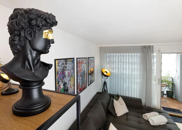 Bright Urban Retreat With Balcony, Workspace, Parking Zurych