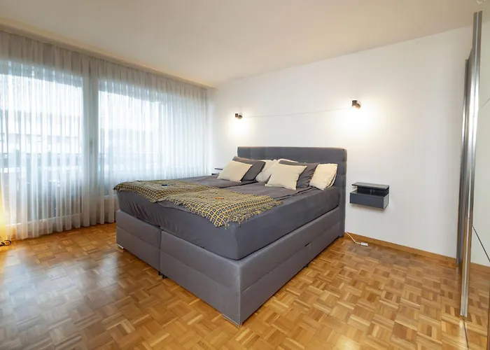 Bright Urban Retreat With Balcony, Workspace, Parking Zurych