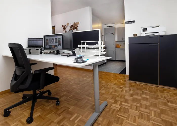 Bright Urban Retreat With Balcony, Workspace, Parking