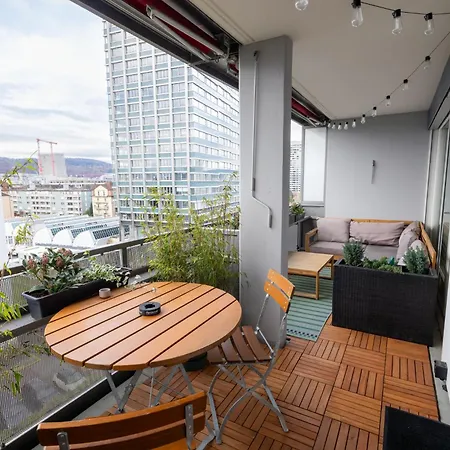 Bright Urban Retreat With Balcony, Workspace, Parking * 취리히