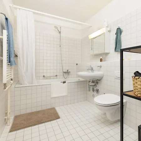 Bright Urban Retreat With Balcony, Workspace, Parking