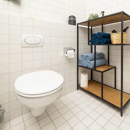 Bright Urban Retreat With Balcony, Workspace, Parking