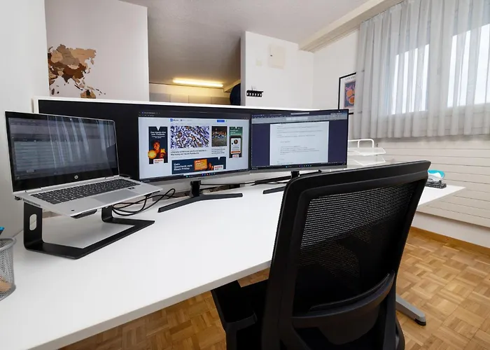 아파트 Bright Urban Retreat With Balcony, Workspace, Parking 취리히