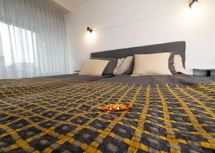 아파트 Bright Urban Retreat With Balcony, Workspace, Parking *