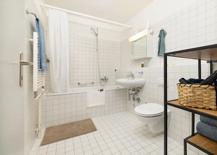 Bright Urban Retreat With Balcony, Workspace, Parking